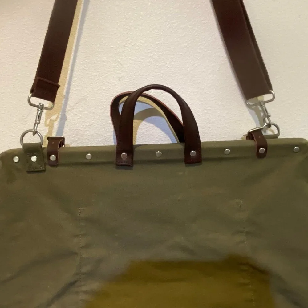 Line Of Trade - Weekender Bag Olive Green Canvas